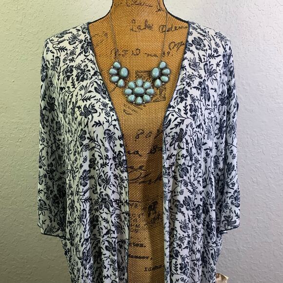 DEMOCRACY Navy Blue Floral Fringe Short Sleeve Kimono Size‎ Medium - NWT - Picture 2 of 11